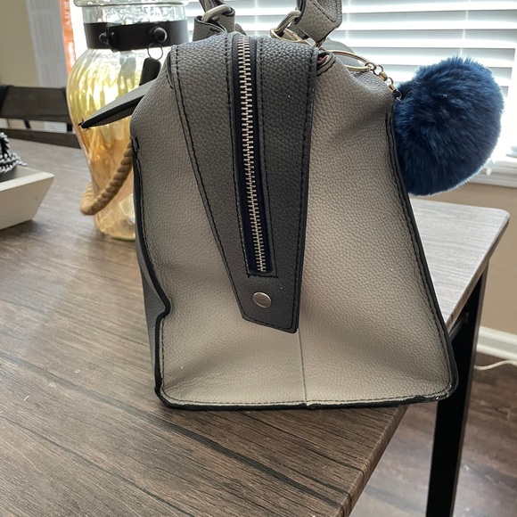 Handbag - Picture 4 of 6